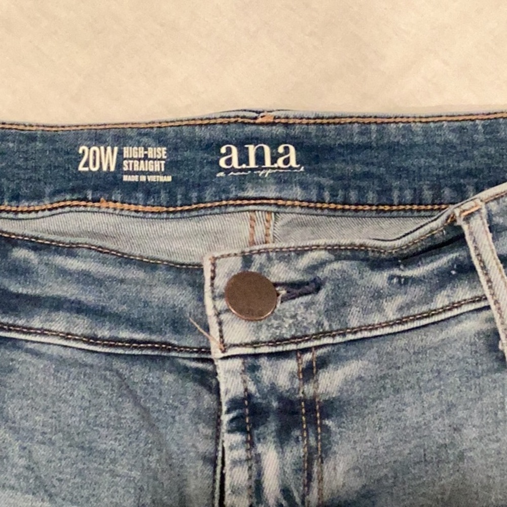 a.n.a High Rise Straight distressed Jean